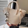 Bolsa de Balde Portátil da Moda para Mulheres Verão 2026 Nova Bolsa Transversal de Couro com Cera de Petróleo Design de Nicho Bolsa de Ombro