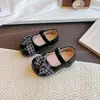 Sapatos Pequenos de Couro para Meninas 2026 Outono Novo Modelo Versátil Infantil Solado Macio Sapatos de Princesa Sapatos Mary Jane com Laço Tendência