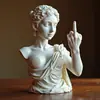 Decoración del hogar: Estatua de Diosa de Viena con Dedo Medio, Personaje Humorístico, para Entrada, Sala de Estar, Estantería, Decoración de Escritorio, Regalo