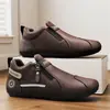 Zapatos Doudou para hombre 2026 nuevo otoño deportivos casuales zapatillas Forrest Gump para correr antideslizantes para conducir trabajo zapatos de cuero blanco