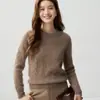 Baicai Rong 2026 Nuevo Estilo Elegante Moderno Otoño/Invierno Suéter de Punto de Cachemir Cuello Redondo Engrosado Color Sólido Capa Base Versátil