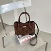 Bolso Retro de Alto Valor Nuevo Estilo Otoño 2026 Popular Exquisito Color Sólido Viaje Cotidiano Sensación Relajada Bolso Pequeño Cuadrado de Hombro Único
