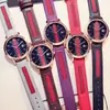 Reloj de Mujer Estilo Vintage Europeo con Esfera Retro Única, Correa Colorida, Números Romanos, Calendario, Correa de Cuero Colorida, Reloj para Mujeres Estudiantes, Resistente al Agua