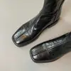 Botas femininas de tornozelo em couro genuíno 2026 novo modelo de outono, sola macia silenciosa salto baixo bico quadrado retrô Botas Chelsea