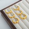 Pendientes de titanio con baño de oro en forma de C, anillo abierto, diseño de puntada de grano de arroz simple de nicho de moda, geométricos