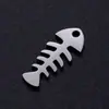 Colgante de acero inoxidable con corte de esqueleto de espina de pescado hueca, etiqueta de collar de joyería de acero de titanio, pequeños accesorios para manualidades