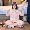 Pijama infantil de estilo coreano, con diseño de algodón de manga larga con estampado de nubes, adecuado para primavera y otoño, con cuello de muñeca, y diseñado como ropa cómoda para estar en casa para niñas
