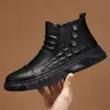 Botas Casuais para Homens 2025 Outono Estúpido Nova Moda Tendência Masculina de Cano Alto Impermeáveis Antiderrapantes Resistentes ao Desgaste Botas de Couro Preto
