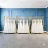 Suporte de Exibição para Vestido de Casamento Vestido de Noite de Chão Estúdio Fotográfico Oficina Prateleira de Exibição Vareta Dourada para Pendurar Roupas Qipao Xiuhe