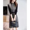 Outono e Inverno de 2026 Novo Estilo Coreano Cor Contrastante Elegante Roupa de Trabalho Emagrecedora Saia de Comprimento Médio Vestido de Tricô Pied-de-Poule