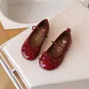 Zapatos de Niña Dulce Lazo Zapatos de Niña 2025 Primavera y Otoño Nuevo Estilo Coreano Zapatos Pequeños de Cuero Suela Blanda Zapatos de Princesa Zapatos Individuales