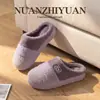 2026 Nuevas Zapatillas de Algodón con Punta de Bloque de Color para Hombre con Felpa Plus Cálidas para el Hogar Suela Gruesa de EVA Silenciosas Zapatillas de Algodón para Pareja para Mujer