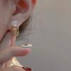 Pendientes coreanos de flor de perla de sirena para mujer, pequeños, sencillos y versátiles, con diseño personalizado y un estilo lujoso y accesible.