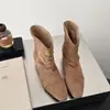 Botas de Caballero Estilo Retro para Mujer 2026 Otoño Nueva Llegada Tobillo Corto Tacón Grueso Aumento de Altura Versátiles Piel Mate Fruncidas Botas de Moda