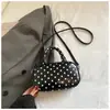 Bolso pequeño de lunares de moda transfronterizo para mujer, nuevo bolso de mano de nicho de alta gama, bolso Boston, bolso de hombro y cruzado al por mayor