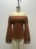 Top vintage europeu e americano com franjas para mulheres, nova camiseta de camurça de um ombro com manga sino estilo western, ombro a ombro