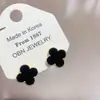 Pendientes de Flor de Trébol de Cuatro Hojas Retro Accesibles de Lujo Pendientes de Nicho de Gama Alta Moda Elegantes Versátiles para Mujer