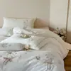 Conjunto de cama de quatro peças em estilo francês, sutilmente luxuoso, bordado, para outono/inverno, 50 fios, fio duplo, 100% algodão, tecido escovado, com estética relaxada e casual.