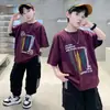 Conjunto de Verão para Meninos 2026 Novo Estilo Conjunto de Duas Peças de Verão Infantil para Crianças Maiores, Roupa de Menino com Manga Curta e Calça Longa de Verão