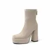 Botas de tornozelo finas com salto ultra alto para mulheres, apresentando material elástico, bico redondo, sola plataforma, zíper traseiro e salto grosso.. Disponível em tamanhos plus