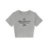 Camiseta Vinho Gola Redonda Manga Curta para Mulheres, Novo Estilo de Verão, Design de Letras Estilo Americano, Top Curto Versátil