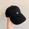 Gorra de béisbol bordada de zorro pequeño y lindo para mujer verano 2024 nuevo ala ancha cara sombrero pequeño para protección solar