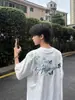 Camiseta de manga curta com bordado de flor de rua estilo Hong Kong, top bordado, unissex moderno, 2026 Outono, estilo solto para casal, moderno, ins