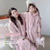 Nuevos pijamas de otoño e invierno para niños, camisones para niñas, ropa de casa para bebé Clase A, pijamas para bebés, pantalones largos, conjunto de bata