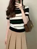 Camiseta de Tricô de Manga Curta com Listras Contrastantes para Mulheres Baixas, Novo Estilo Verão 2026, Top Super Bonito e Único
