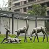 Escultura geométrica de ciervo personalizada para exteriores Modelo de animal de fibra de vidrio Decoración para jardín, comunidad, césped Adorno grande