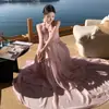 Vestido Fada de Férias na Ilha em Rosa com Detalhes Florais, Tecido Tricot de Damasco, Corte Justo, Direto da Fábrica, Tie-Dye