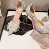 2026 Verano Nuevo Vestido de Novia de Una Sola Tirante con Mariposa de Pedrería Zapatos de Novia Tacones de Aguja Punta Fina Punta Cerrada Sandalias de Tacón Alto de Princesa