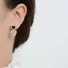 Exquisito Clip de Oreja de Amor con Pedrería de Lujo Ligero Pendientes de Corazón con Goteo de Aceite Negro Pendientes de Nicho de Gama Alta para Mujer
