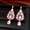 Brincos elegantes europeus e americanos de luxo leve cravejados de strass, brincos longos de cristal luxuosos e brilhantes, brincos de noiva da moda para mulheres
