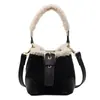 Bolso de mano de nicho estilo coreano para mujer, nuevo bolso de hombro de moda vintage otoño e invierno 2026, bolso cruzado de felpa