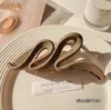 Pinza de Garra Mate Color Café para Mujer, Nuevo Modelo 2026, Pinza Grande para el Cabello Grueso, Accesorio para el Cabello Tipo Pinza de Tiburón