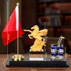 Adornos de Escritorio Bandera Roja Oficina Decoraciones de Alta Gama Escritorio del Jefe Escritorio de Escritura Almacenamiento Portabolígrafos Regalo Creativo de Inauguración