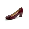 Aumento de Altura de 8CM Sapatos Femininos Clássicos de Couro Patente com Fivela Quadrada e Salto Bloco 2026 Novo Estilo Vintage Bico Quadrado de Couro Patente Salto Alto