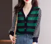 Falso Dos Piezas 2025 Otoño e Invierno Nuevo Estilo Cuello en V Elegante Cárdigan de Punto Prenda Exterior Suéter con Rayas para Mujer