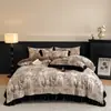 Juego de ropa de cama de cuatro piezas de terciopelo de leche clase A estilo old money colcha engrosada funda de edredón peso alto calidez invernal lujosa juego de tres piezas