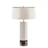 Lámpara de mesa pequeña minimalista estilo chino, lámpara de noche creativa con plato de jade blanco, luz nocturna decorativa artística para casas de huéspedes y dormitorios, disponible al por mayor