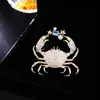 Broche Pequeño de Cangrejo Incrustado con Circonitas, Accesorio de Lujo Ligero Creativo y Personalizado, Broche para Chaqueta de Traje de Mujer, Accesorio para Traje