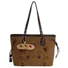 Bolsos para Mujer 2025 Estilo Nuevo Bolsos Tote Populares de Gran Capacidad de Este Año Bolso de Hombro Versátil Bolso para Estudiante Universitario para Clases y Trayectos
