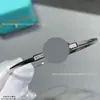 Pulseira Duplo T com Design Aberto em Ouro V, Madrepérola Branca, Turquesa da Marca T, Artesanato CNC Totalmente Diamantado, Banhado a Ouro Rosé 18K, Não Desbota, para Mulheres