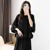 Camiseta de Estilo Europeo y Americano de Lujo Ligero con Cuello Redondo y Mangas Abullonadas para Mujer, Nuevo Modelo Primavera 2026 con Volantes Plisados, Diseño Único, Top Elegante