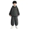 Conjunto com Capuz Listrado de Outono para Meninos: Conjunto Casaco com Zíper Solto e Calça Cargo para Crianças Maiores, Roupa Casual de Duas Peças para a Escola