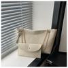 Bolsa Feminina de Grande Capacidade para Comércio Exterior, Novo Estilo Outono, Design de Nicho de Alta Qualidade, Adequada para Faculdade e Deslocamento, Bolsa Tote de Ombro Versátil