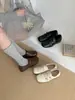 Mocasines Cuadrados Planos Retro Tallados para Mujer, Zapatos Estilo Británico Nuevos 2026, Negros