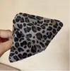Presilha de Garra Triangular com Concha de Cetim Estilo Francês, Acessório de Cabelo Versátil de Alta Qualidade e Tendência para a Parte de Trás da Cabeça