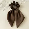 Elegante Goma para el Cabello de Tela Satinada con un Moño, Scrunchie de Alta Gama
